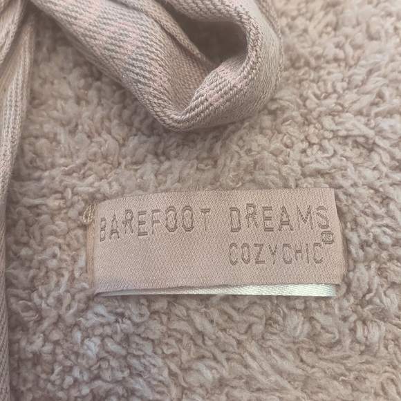 Barefoot Dreams faded rose blanket - Picture 3 of 6